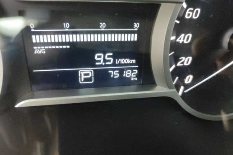 Used Nissan Lannia 2016 1.6L CVT Smart Cool Edition Interior 4