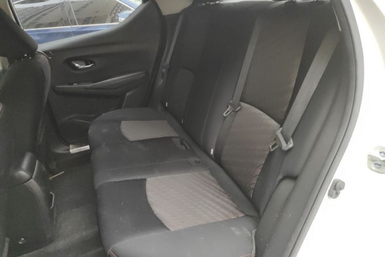 Used Nissan Lannia 2016 1.6L CVT Smart Cool Edition Interior 8
