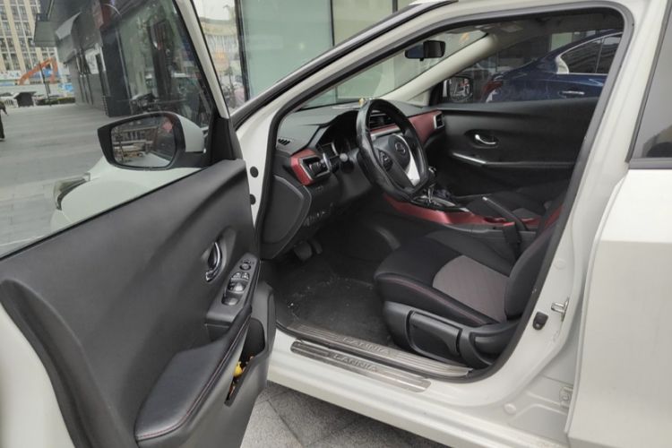 Used Nissan Lannia 2016 1.6L CVT Smart Cool Edition Interior 9