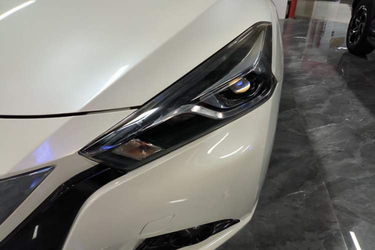 Used Nissan Lannia 2016 1.6L CVT Cool Edition Left Front Headlight