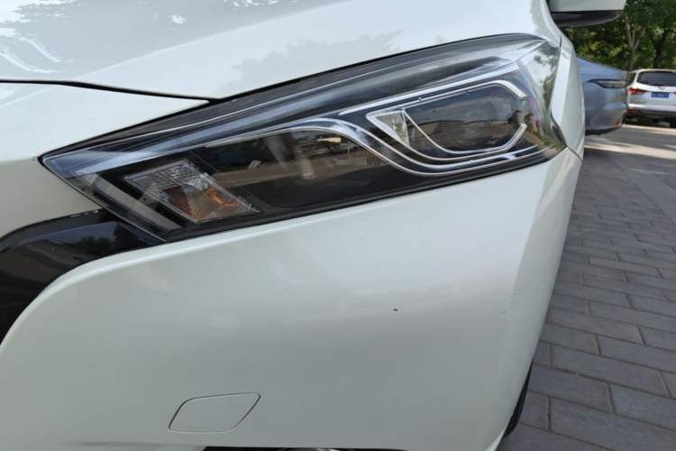 Used Nissan Lannia 2016 1.6L CVT Cool Edition Left Front Headlight