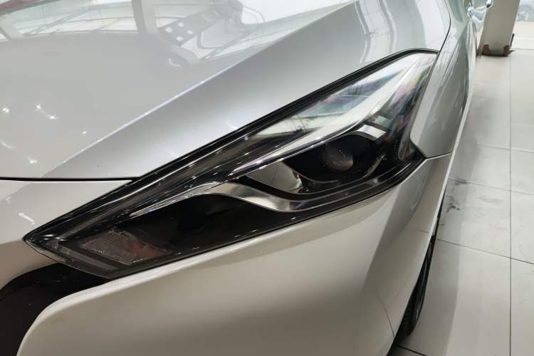 Used Nissan Lannia 2016 1.6L Manual Cool Edition Left Front Headlight