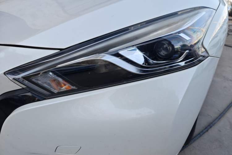 Used Nissan Lannia 2016 1.6L Manual Cool Edition Left Front Headlight