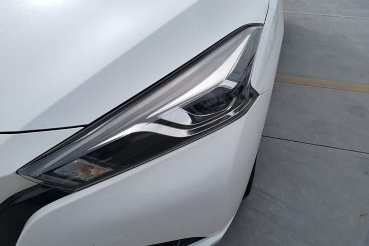 Used Nissan Lannia 2016 1.6L CVT Cool Edition Left Front Headlight