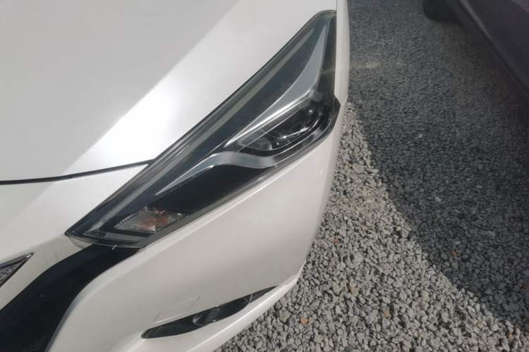 Used Nissan Lannia 2016 1.6L CVT Cool Edition Left Front Headlight