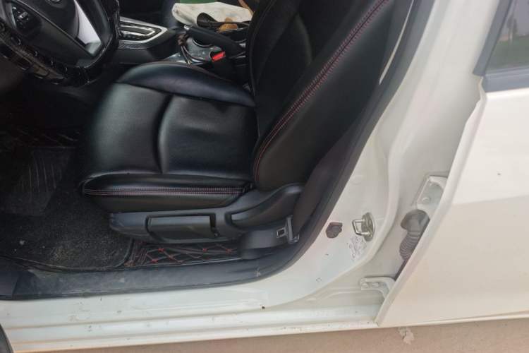 Used Nissan Lannia 2016 1.6L CVT Smart Cool Edition Left Front Seat