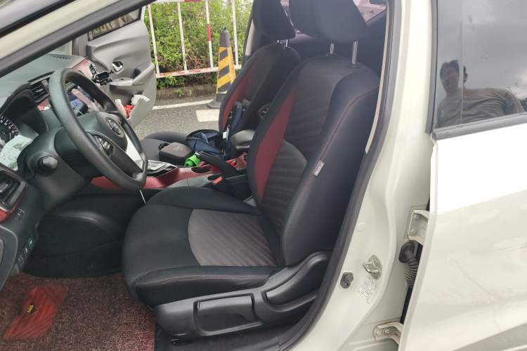 Used Nissan Lannia 2016 1.6L CVT Smart Cool Edition Left Front Seat