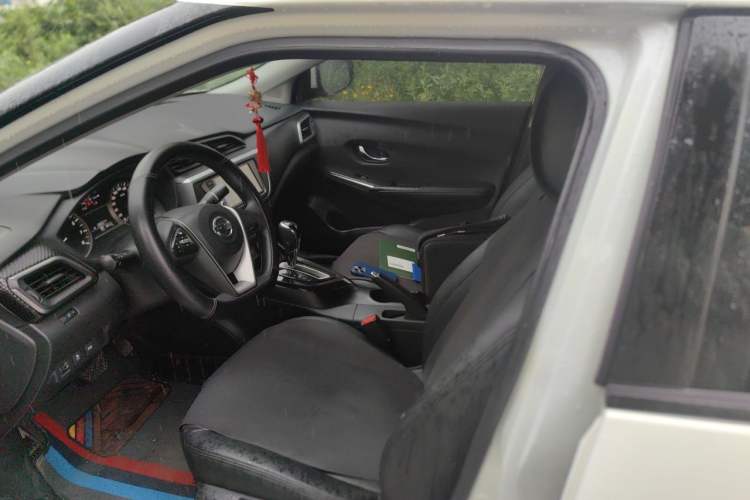 Used Nissan Lannia 2016 1.6L CVT Smart Cool Edition Left Front Seat