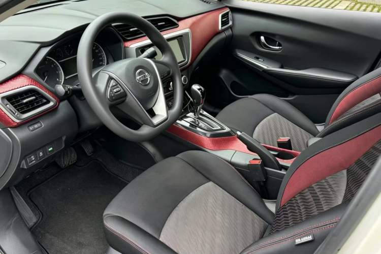 Used Nissan Lannia 2016 1.6L CVT Smart Cool Edition Left Front Seat