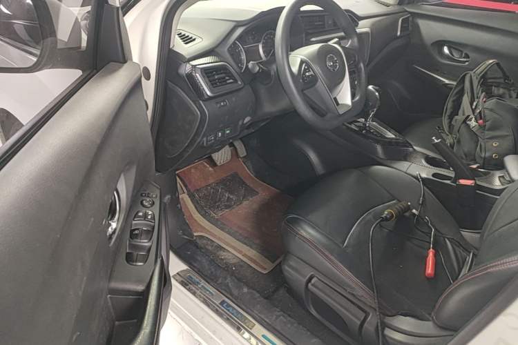 Used Nissan Lannia 2016 1.6L CVT Smart Cool Edition Left Front Seat