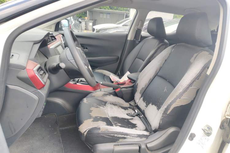Used Nissan Lannia 2016 1.6L CVT Smart Cool Edition Left Front Seat