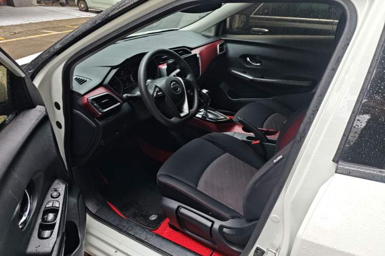 Used Nissan Lannia 2016 1.6L CVT Cool Edition Left Front Seat