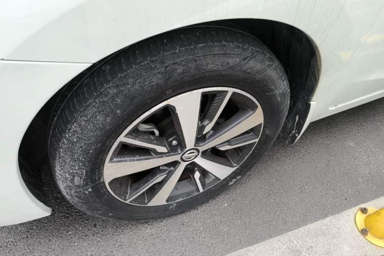 Used Nissan Lannia 2016 1.6L CVT Cool Edition Left Front Wheel Hub