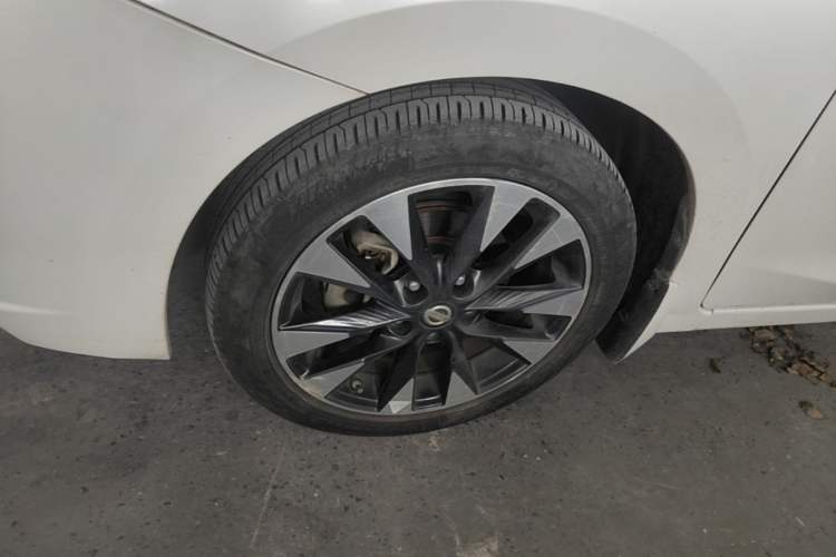 Used Nissan Lannia 2016 1.6L CVT Smart Cool Edition Left Front Wheel Hub