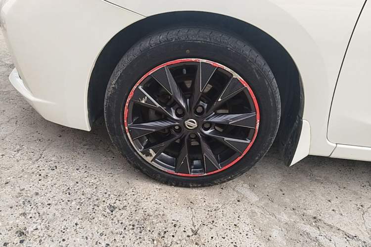 Used Nissan Lannia 2016 1.6L CVT Smart Cool Edition Left Front Wheel Hub