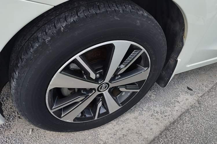 Used Nissan Lannia 2016 1.6L CVT Cool Edition Left Front Wheel Hub