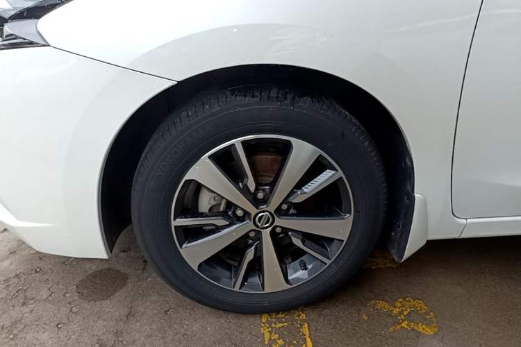 Used Nissan Lannia 2016 1.6L Manual Cool Edition Left Front Wheel Hub