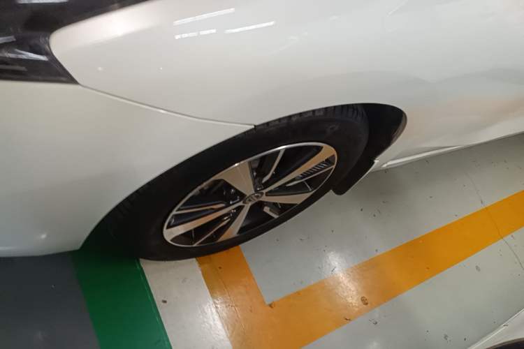 Used Nissan Lannia 2016 1.6L CVT Cool Edition Left Front Wheel Hub