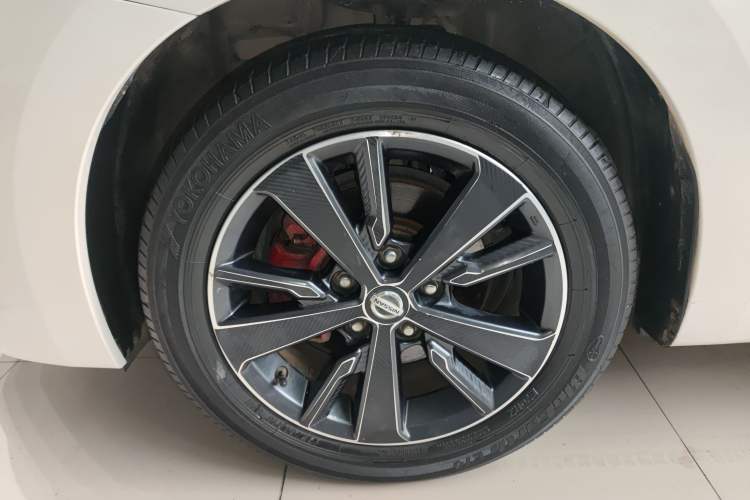 Used Nissan Lannia 2016 1.6L Manual Cool Edition Left Front Wheel Hub