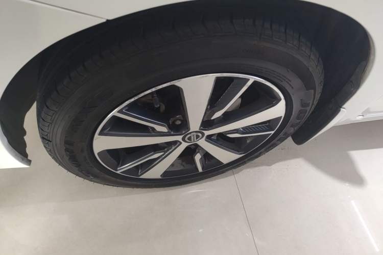 Used Nissan Lannia 2016 1.6L CVT Cool Edition Left Front Wheel Hub