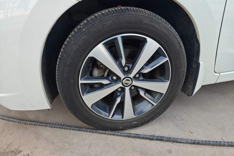 Used Nissan Lannia 2016 1.6L Manual Cool Edition Left Front Wheel Hub