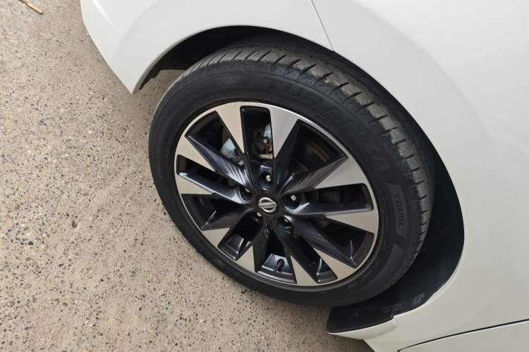 Used Nissan Lannia 2016 1.6L CVT Smart Cool Edition Left Front Wheel Hub