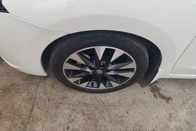Used Nissan Lannia 2016 1.6L CVT Smart Cool Edition Left Front Wheel Hub