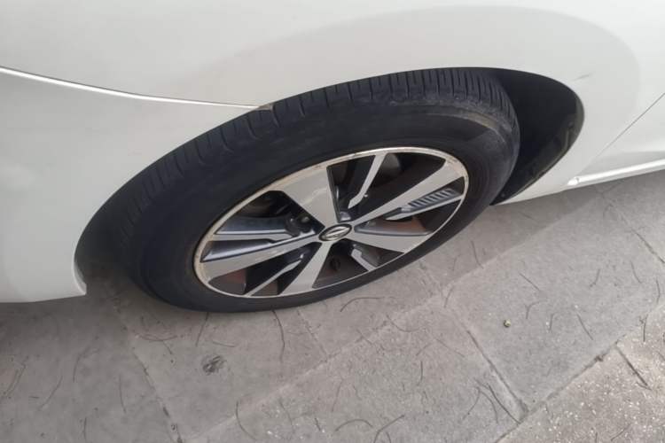 Used Nissan Lannia 2016 1.6L Manual Cool Edition Left Front Wheel Hub