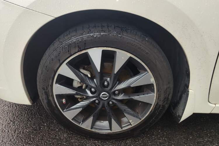 Used Nissan Lannia 2016 1.6L CVT Smart Cool Edition Left Front Wheel Hub