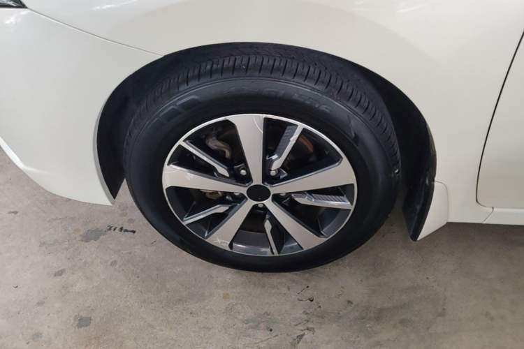 Used Nissan Lannia 2016 1.6L CVT Cool Edition Left Front Wheel Hub