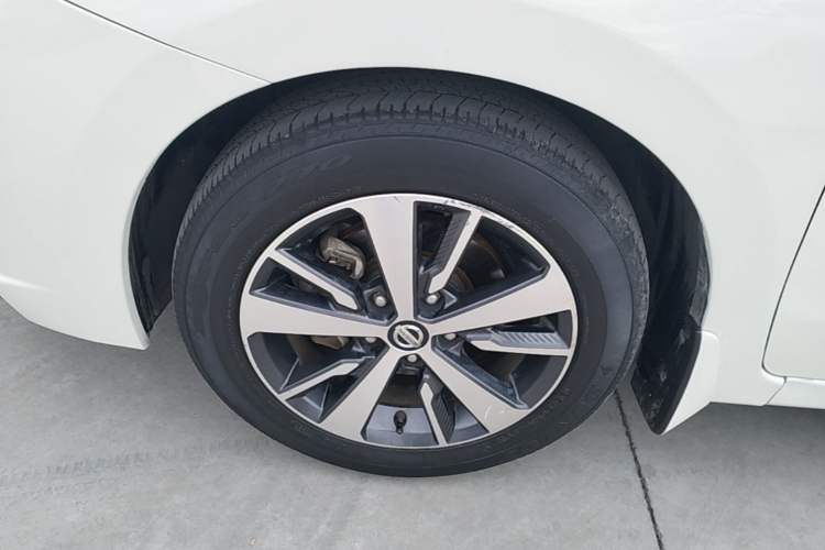 Used Nissan Lannia 2016 1.6L CVT Cool Edition Left Front Wheel Hub