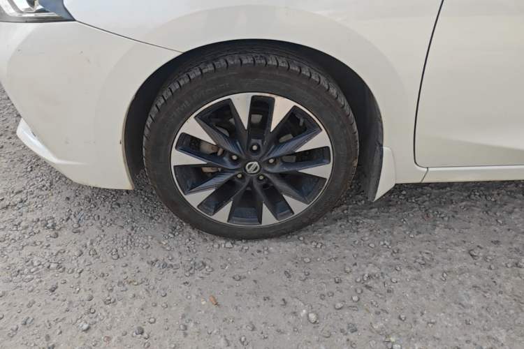 Used Nissan Lannia 2016 1.6L CVT Smart Cool Edition Left Front Wheel Hub