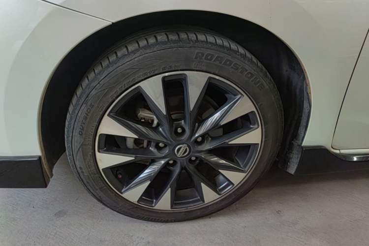 Used Nissan Lannia 2016 1.6L CVT Smart Edition Left Front Wheel Hub
