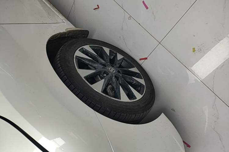 Used Nissan Lannia 2016 1.6L CVT Smart Cool Edition Left Front Wheel Hub