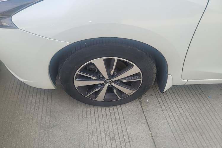 Used Nissan Lannia 2016 1.6L CVT Cool Edition Left Front Wheel Hub