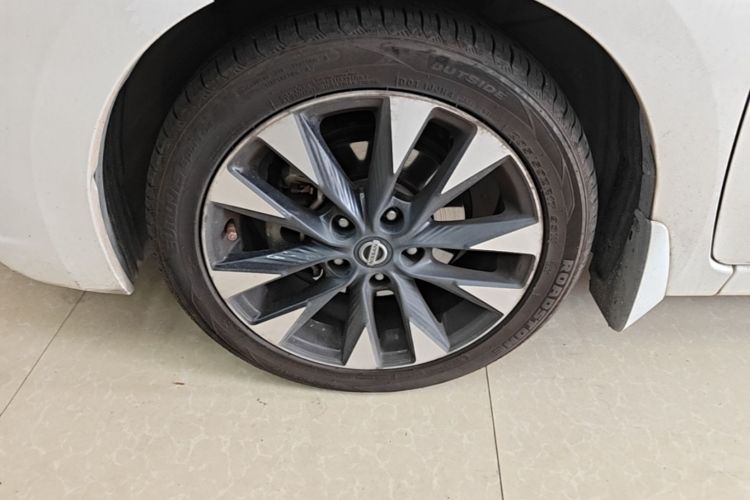 Used Nissan Lannia 2016 1.6L CVT Smart Cool Edition Left Front Wheel Hub