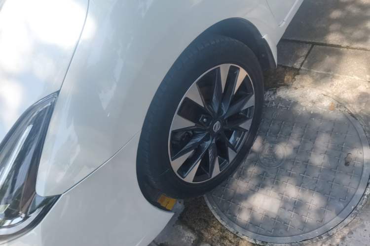 Used Nissan Lannia 2016 1.6L CVT Smart Cool Edition Left Front Wheel Hub