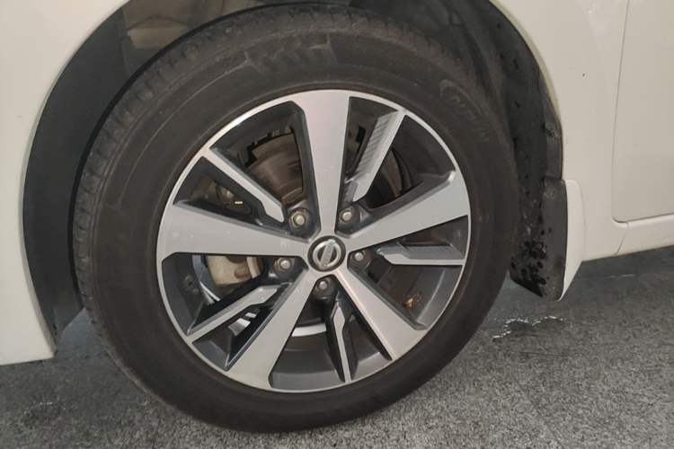 Used Nissan Lannia 2016 1.6L CVT Cool Edition Left Front Wheel Hub
