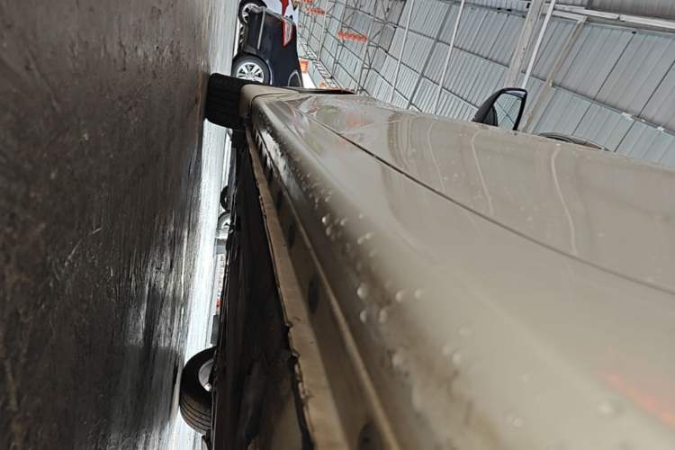 Used Nissan Lannia 2016 1.6L CVT Smart Cool Edition Left Side Sill