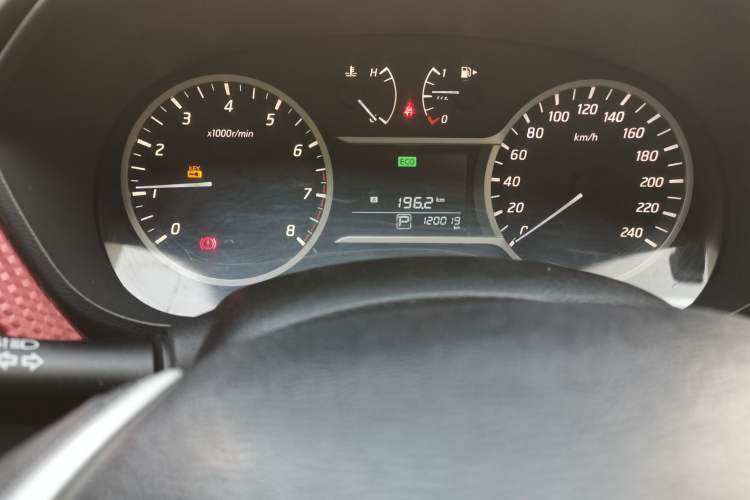 Used Nissan Lannia 2016 1.6L CVT Smart Cool Edition Odometer Close Up