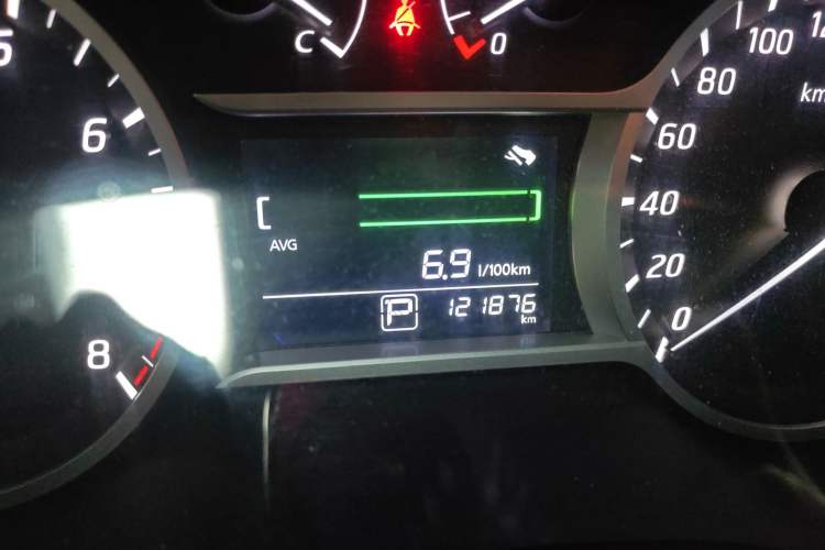 Used Nissan Lannia 2016 1.6L CVT Cool Edition Odometer Close Up