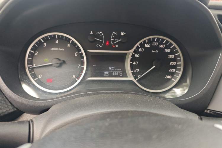 Used Nissan Lannia 2016 1.6L CVT Smart Cool Edition Odometer Close Up
