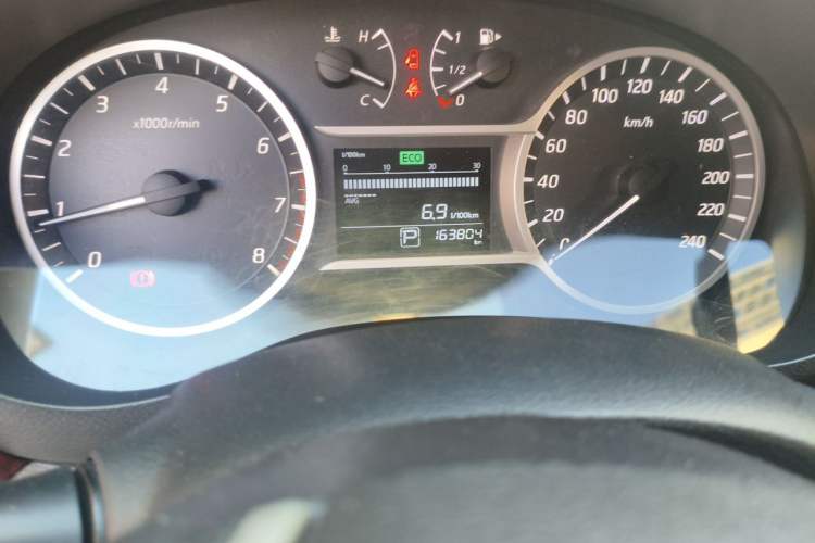 Used Nissan Lannia 2016 1.6L CVT Smart Cool Edition Odometer Close Up