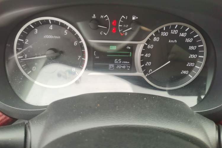 Used Nissan Lannia 2016 1.6L CVT Smart Edition Odometer Close Up