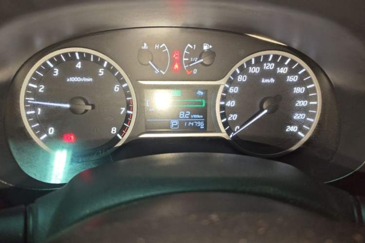 Used Nissan Lannia 2016 1.6L CVT Cool Edition Odometer Close Up