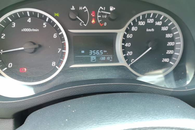 Used Nissan Lannia 2016 1.6L CVT Smart Cool Edition Odometer Close Up