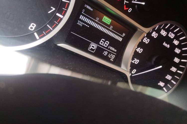 Used Nissan Lannia 2016 1.6L CVT Smart Cool Edition Odometer Close Up