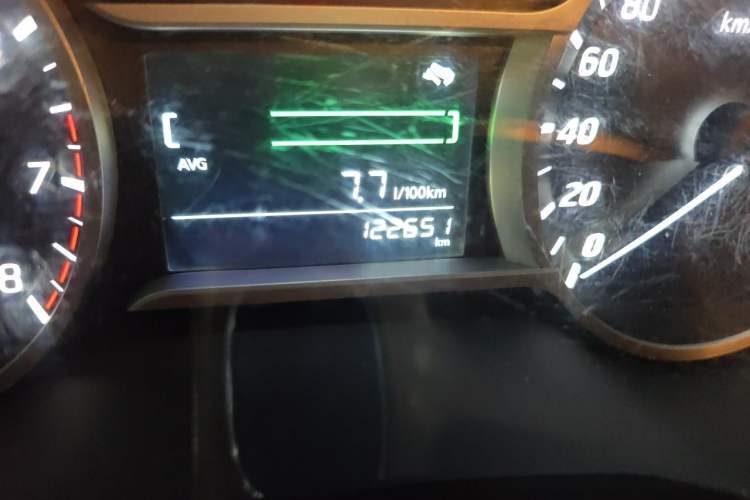 Used Nissan Lannia 2016 1.6L Manual Cool Edition Odometer Close Up