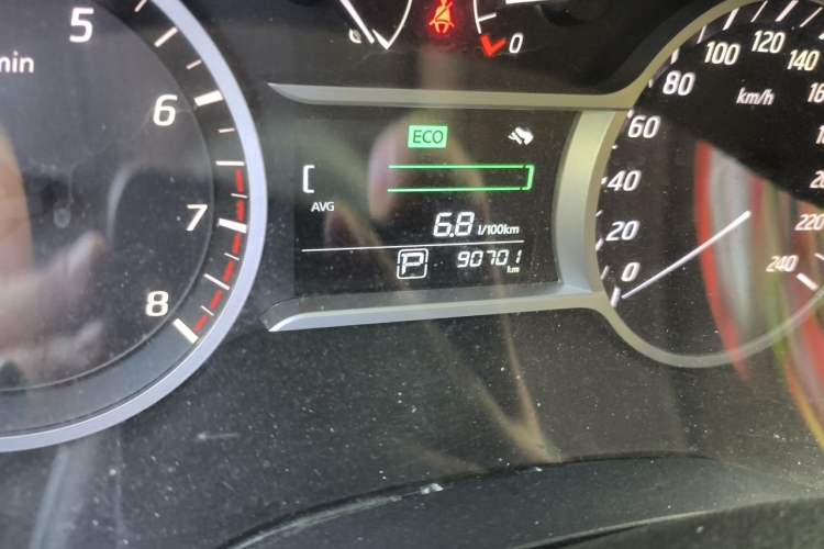 Used Nissan Lannia 2016 1.6L CVT Cool Edition Odometer Close Up