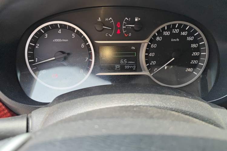 Used Nissan Lannia 2016 1.6L CVT Smart Cool Edition Odometer Close Up